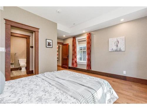 21 Pearl Street, Guelph, ON - Indoor Photo Showing Bedroom