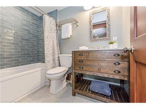 21 Pearl Street, Guelph, ON - Indoor Photo Showing Bathroom