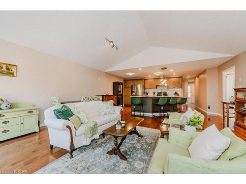 13-461 Columbia Street W, Waterloo, ON - Indoor Photo Showing Living Room