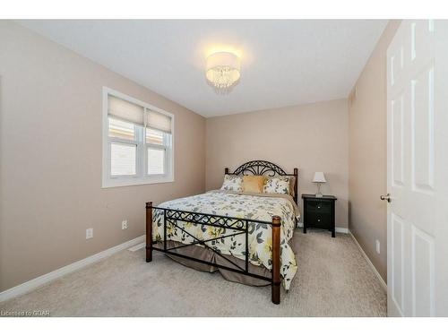 13-461 Columbia Street W, Waterloo, ON - Indoor Photo Showing Bedroom