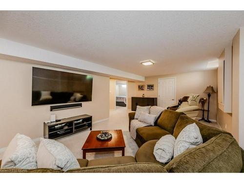 13-461 Columbia Street W, Waterloo, ON - Indoor Photo Showing Living Room