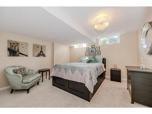 13-461 Columbia Street W, Waterloo, ON - Indoor Photo Showing Bedroom