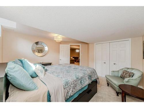 13-461 Columbia Street W, Waterloo, ON - Indoor Photo Showing Bedroom