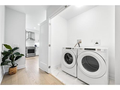 411-71 Wyndham Street S, Guelph, ON - Indoor Photo Showing Laundry Room