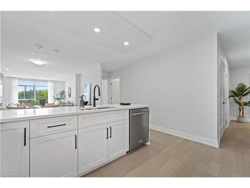 411-71 Wyndham Street S, Guelph, ON - Indoor Photo Showing Kitchen