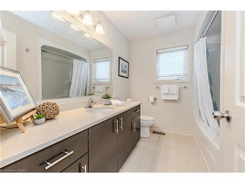 61 Aberdeen Street, Fergus, ON - Indoor Photo Showing Bathroom