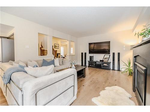 61 Aberdeen Street, Fergus, ON - Indoor Photo Showing Living Room