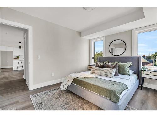 10-17 Peter Street, Kitchener, ON - Indoor Photo Showing Bedroom