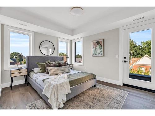 10-17 Peter Street, Kitchener, ON - Indoor Photo Showing Bedroom