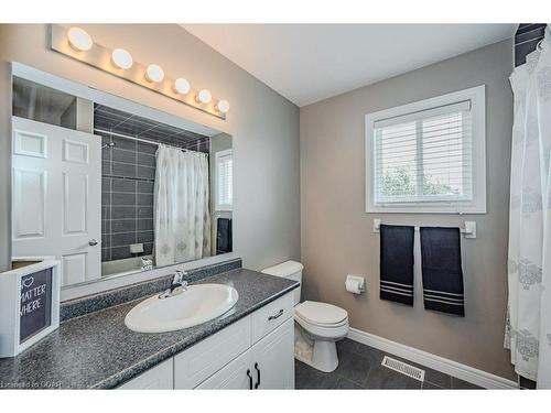 19-105 Bard Boulevard, Guelph, ON - Indoor Photo Showing Bathroom