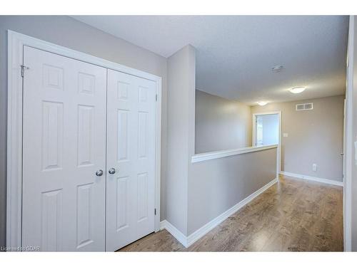 19-105 Bard Boulevard, Guelph, ON - Indoor Photo Showing Other Room