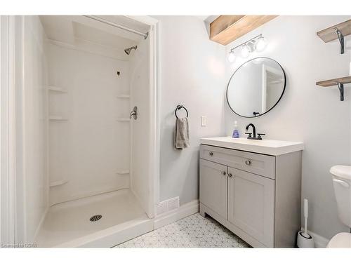 3-106 Woodlawn Road E, Guelph, ON - Indoor Photo Showing Bathroom