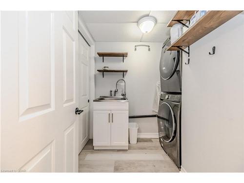 3-106 Woodlawn Road E, Guelph, ON - Indoor Photo Showing Laundry Room