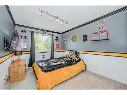 327 Starwood Drive, Guelph, ON - Indoor Photo Showing Bedroom