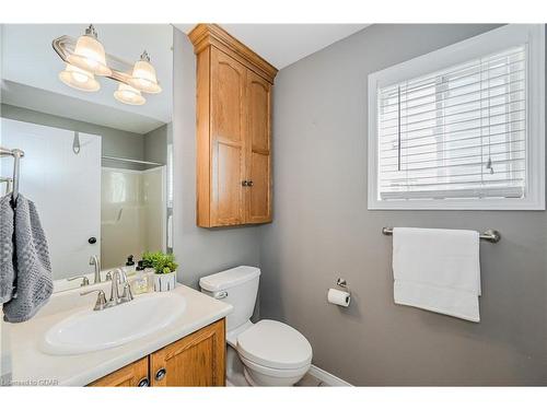 327 Starwood Drive, Guelph, ON - Indoor Photo Showing Bathroom