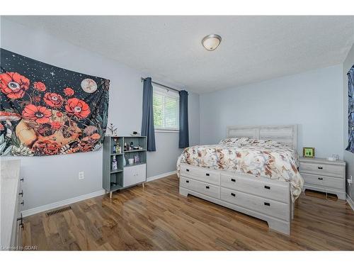 104 Pinnacle Crescent, Guelph, ON - Indoor Photo Showing Bedroom