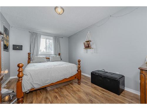 104 Pinnacle Crescent, Guelph, ON - Indoor Photo Showing Bedroom