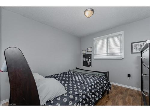 104 Pinnacle Crescent, Guelph, ON - Indoor Photo Showing Bedroom