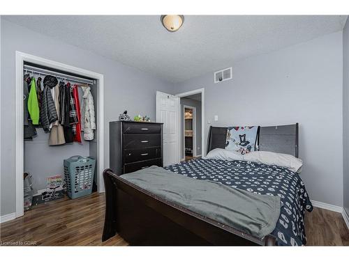 104 Pinnacle Crescent, Guelph, ON - Indoor Photo Showing Bedroom