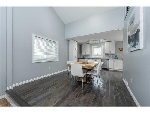 104 Pinnacle Crescent, Guelph, ON - Indoor Photo Showing Dining Room