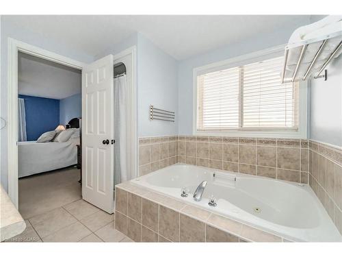 116 Country Club Drive, Cambridge, ON - Indoor Photo Showing Bathroom