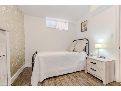 116 Country Club Drive, Cambridge, ON - Indoor Photo Showing Bedroom