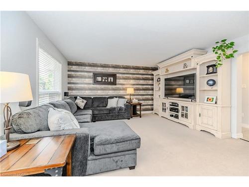 116 Country Club Drive, Cambridge, ON - Indoor Photo Showing Living Room