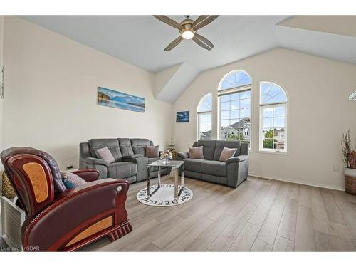 43 Peer Drive, Guelph, ON - Indoor Photo Showing Living Room