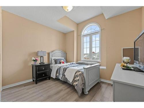 43 Peer Drive, Guelph, ON - Indoor Photo Showing Bedroom