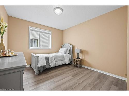 43 Peer Drive, Guelph, ON - Indoor Photo Showing Bedroom