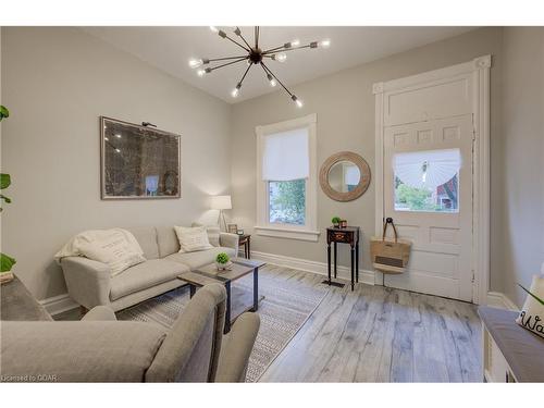 35 Fountain Street W, Guelph, ON - Indoor Photo Showing Living Room