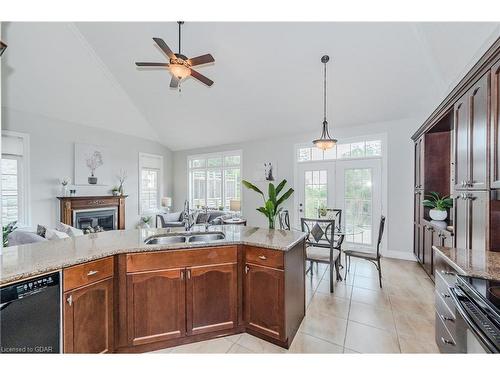 35-875 University Avenue E, Waterloo, ON - Indoor Photo Showing Kitchen With Double Sink