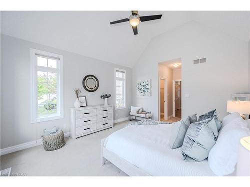 35-875 University Avenue E, Waterloo, ON - Indoor Photo Showing Bedroom