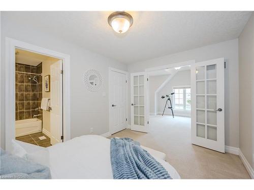 35-875 University Avenue E, Waterloo, ON - Indoor Photo Showing Bedroom