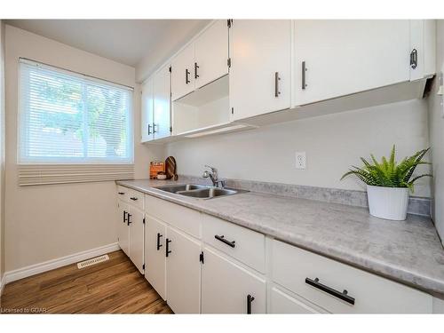 257-31 Greengate Road, Guelph, ON - Indoor Photo Showing Kitchen With Double Sink