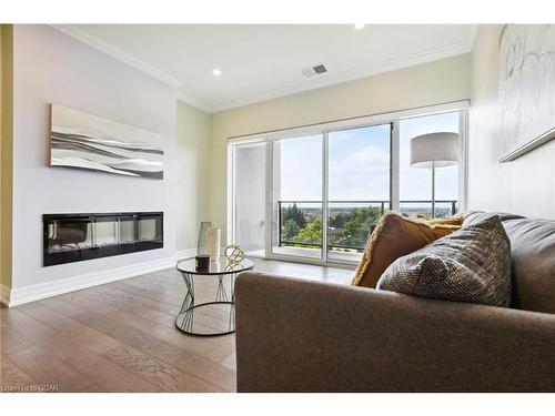 308-1878 Gordon Street, Guelph, ON - Indoor Photo Showing Living Room With Fireplace