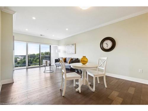 308-1878 Gordon Street, Guelph, ON - Indoor Photo Showing Dining Room