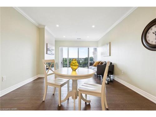 308-1878 Gordon Street, Guelph, ON - Indoor Photo Showing Dining Room