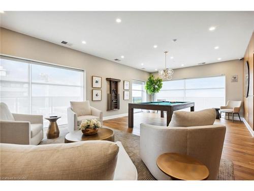 308-1878 Gordon Street, Guelph, ON - Indoor Photo Showing Living Room