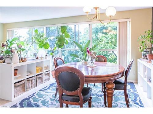 504-358 Waterloo Avenue, Guelph, ON - Indoor Photo Showing Dining Room