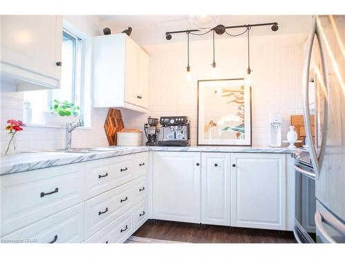 504-358 Waterloo Avenue, Guelph, ON - Indoor Photo Showing Kitchen