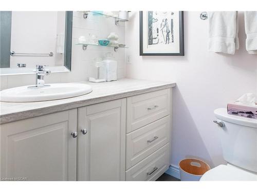 504-358 Waterloo Avenue, Guelph, ON - Indoor Photo Showing Bathroom