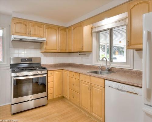 111 Tait Street, Cambridge, ON - Indoor Photo Showing Kitchen