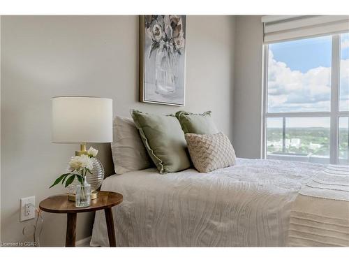 1802-160 Macdonell Street, Guelph, ON - Indoor Photo Showing Bedroom