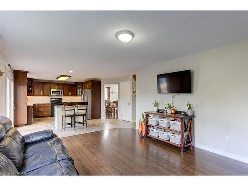 132 Schmidt Drive, Arthur, ON - Indoor Photo Showing Living Room