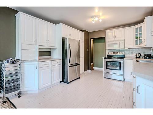 31 Sharon Avenue, Welland, ON - Indoor Photo Showing Kitchen