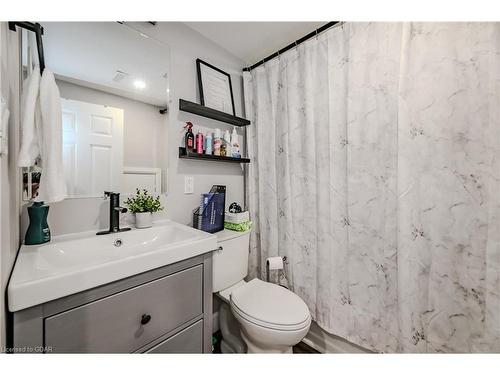 31 Sharon Avenue, Welland, ON - Indoor Photo Showing Bathroom