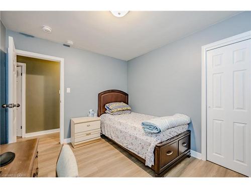 31 Sharon Avenue, Welland, ON - Indoor Photo Showing Bedroom