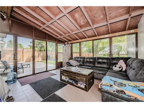 31 Sharon Avenue, Welland, ON - Indoor Photo Showing Other Room