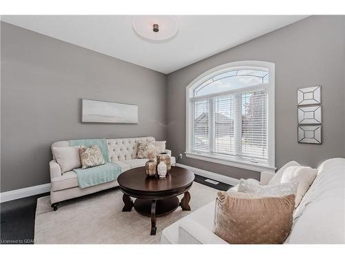 970 Reserve Avenue S, Listowel, ON - Indoor Photo Showing Living Room